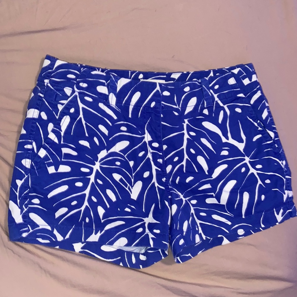 Vineyard Vines short. Size 6